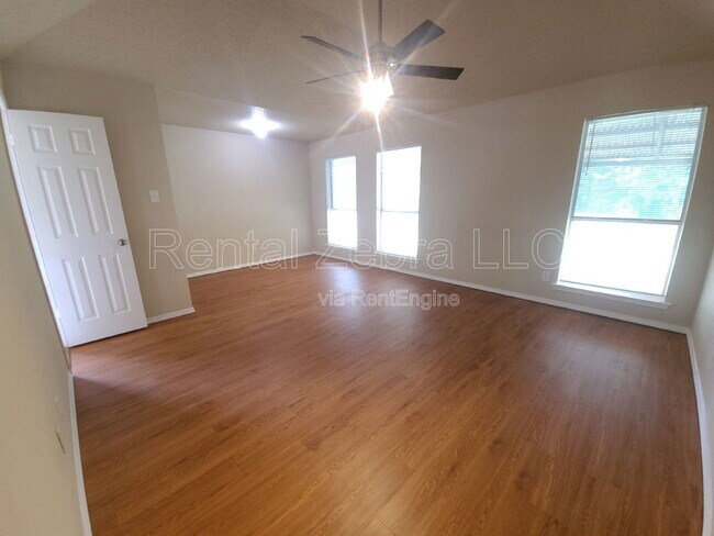 Building Photo - 7605 Misty Ridge Dr N