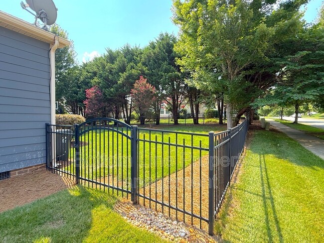 Building Photo - 15007 Skypark Dr