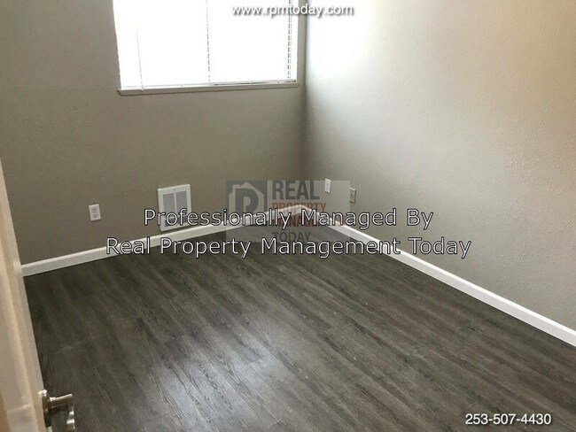 Building Photo - 1111 SW 148th St