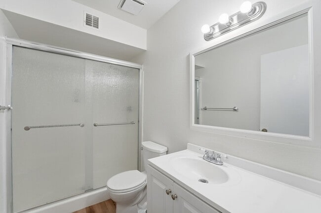 Building Photo - Beautiful 3-Bedroom Townhome in Northern Manor West