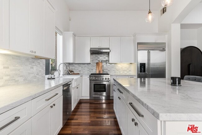 Building Photo - 5734 S Celedon Creek