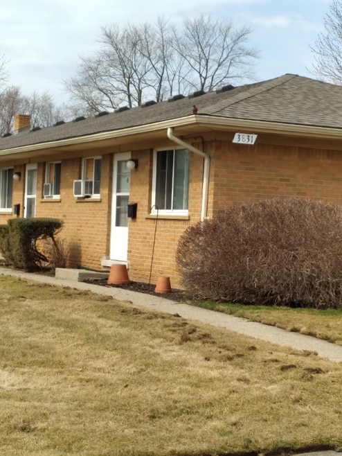 Building Photo - 3831 Devon Rd