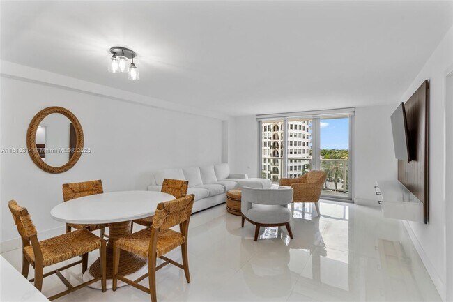 Primary Photo - 5701 Collins Ave