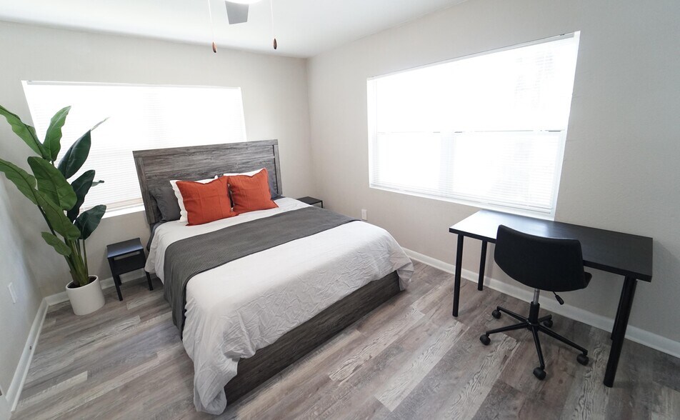 Building Photo - 912 Bentley St