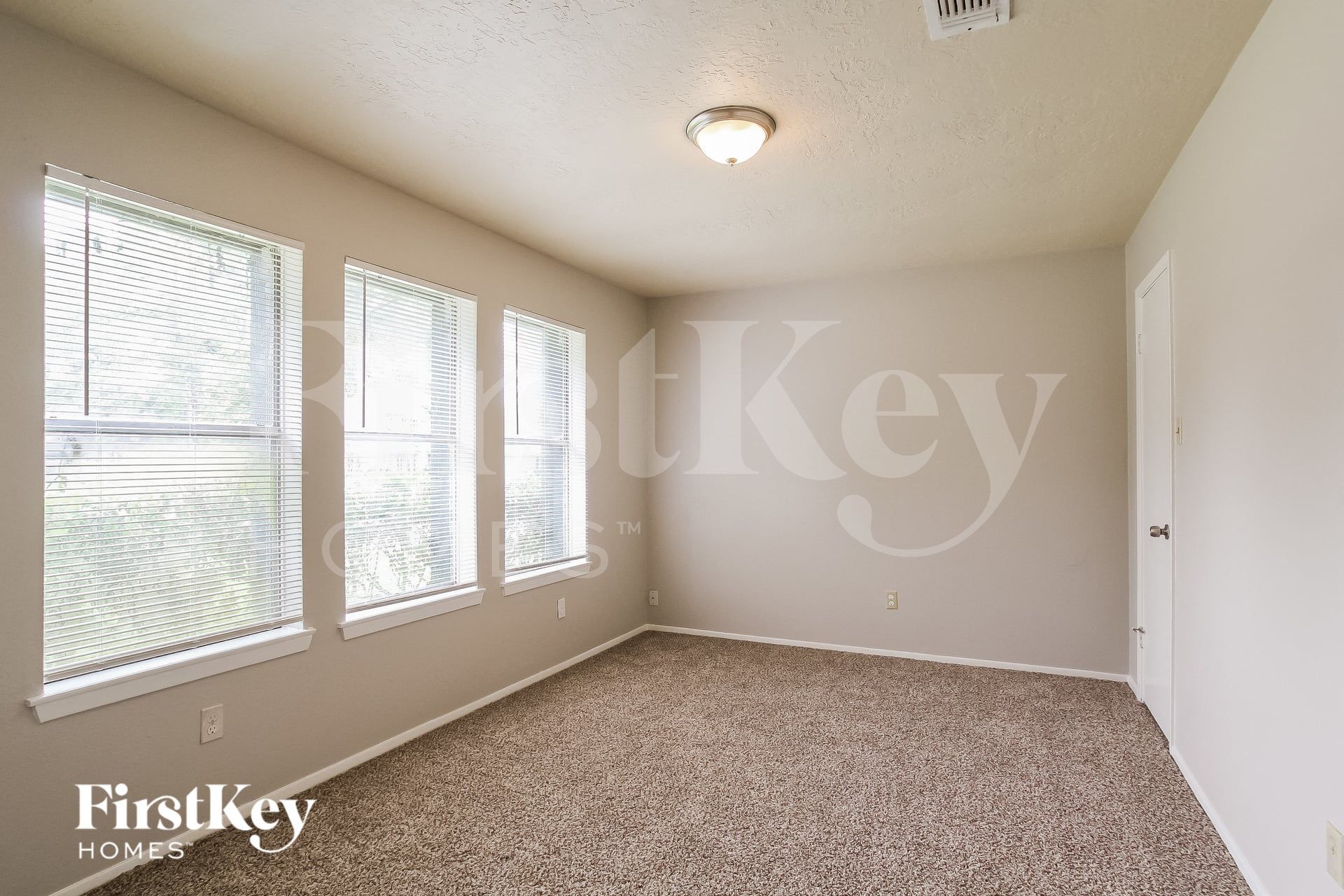 Building Photo - 4403 Pineville Ln