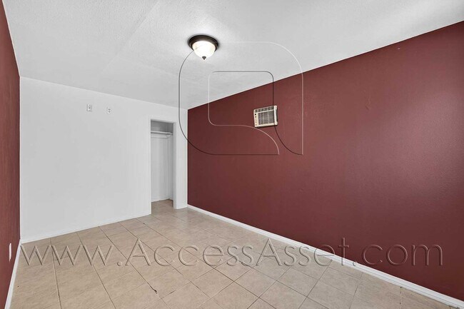 Building Photo - Charming 4 Bedroom Home with Private Yard & Garage Parking