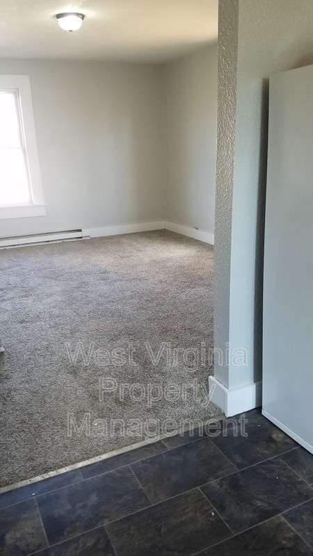 Building Photo - 807 S Oakwood Ave