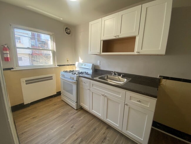 Building Photo - Desirable, Quaint 3/1 bath Beautiful Home in Upper Darby!