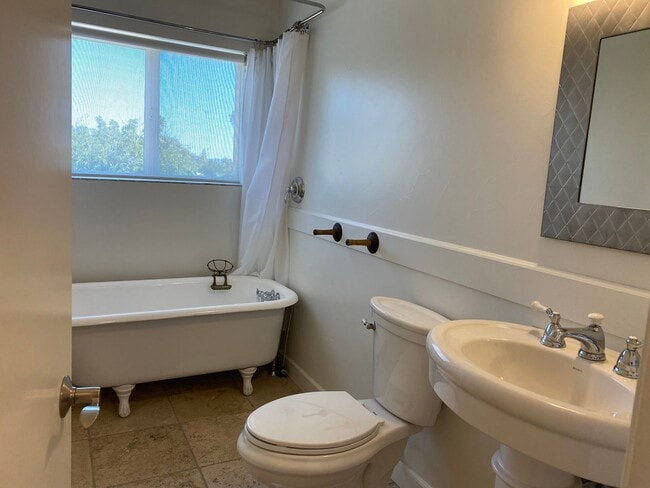 Building Photo - Oh my!!!  Downtown Sonora!