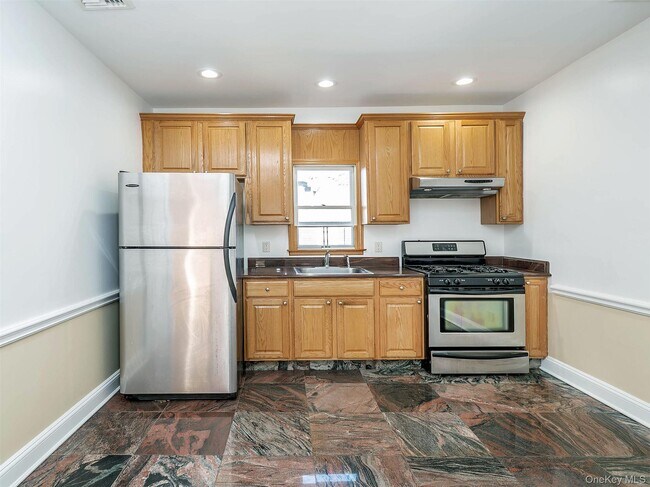 Building Photo - 26 Summit Ave