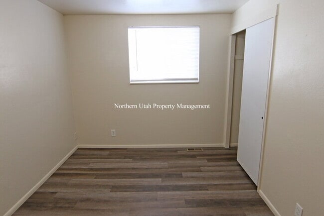 Building Photo - 3 Bed 1 Bath Duplex