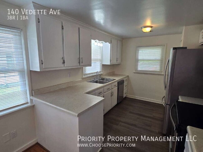 Building Photo - 140 Vedette Ave