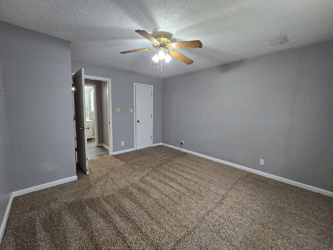 Building Photo - 1019 Shadow Ridge Ave