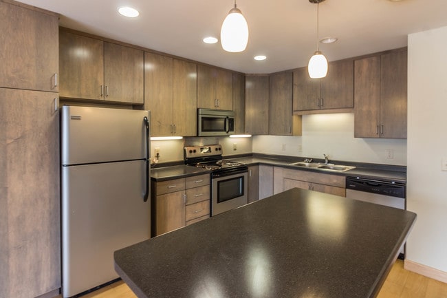 Kitchen - The Aurora on Griggs Square
