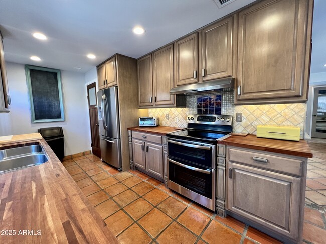 Building Photo - 37801 N Cave Creek Rd