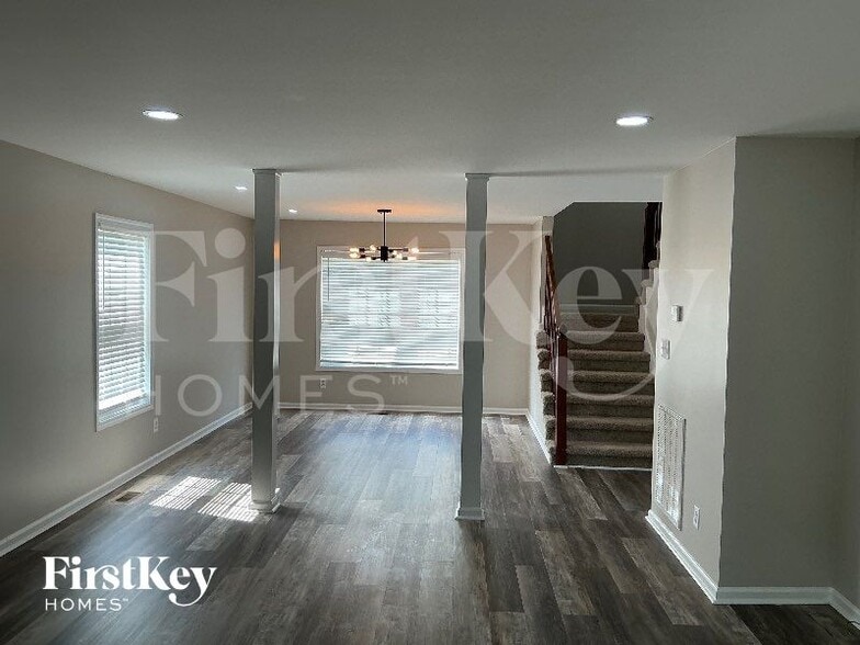 Building Photo - 900 Fisher Ct