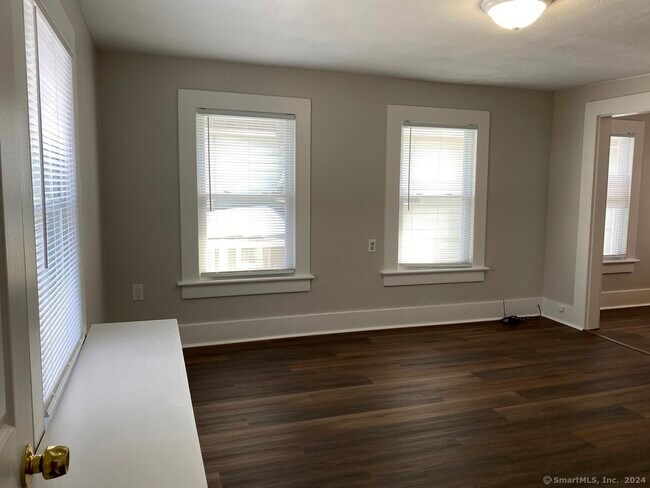 Building Photo - 435 Migeon Ave