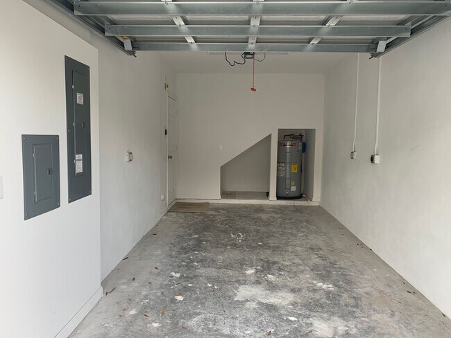 Building Photo - 3/2.5/1  Townhome