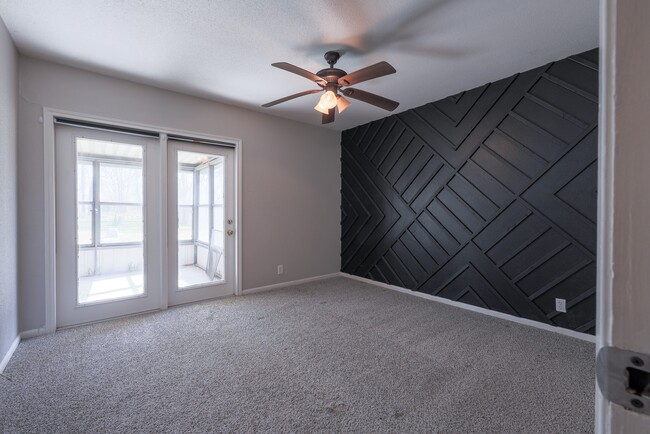 Building Photo - 20427 Lakeside Dr