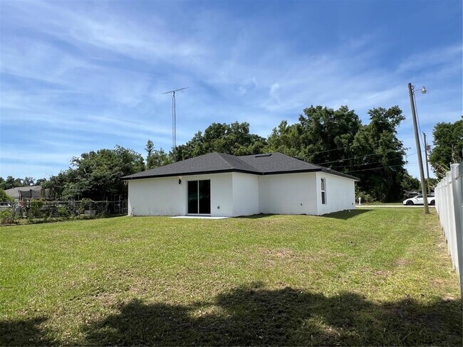 Building Photo - 13609 Markhan St