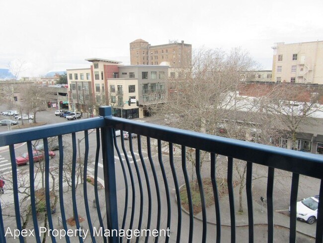 Building Photo - 1 br, 1 bath Apartment - 1304 RAILROAD AVENUE