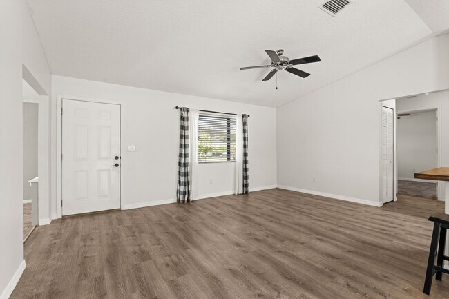 Building Photo - 801 Young Ave NW