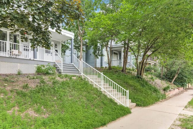 Building Photo - 2424 Lyndale Ave S