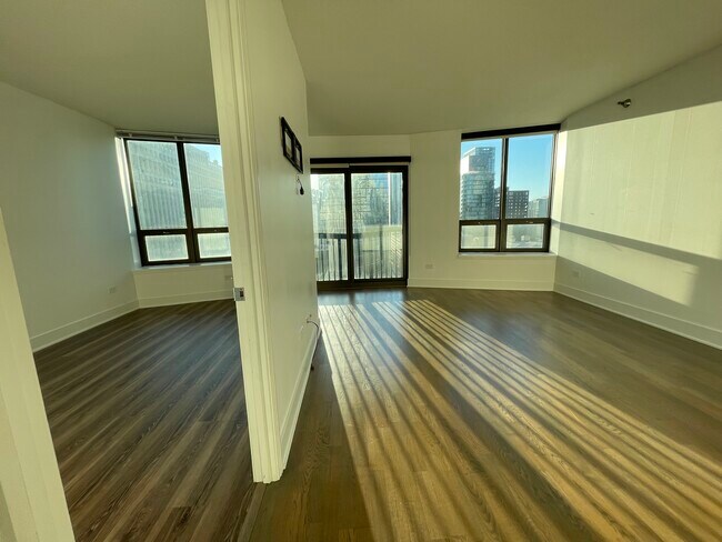 Building Photo - 400 N La Salle Dr