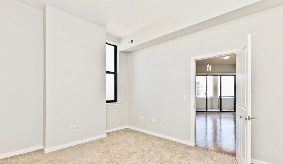 Building Photo - 1464 S Michigan Ave