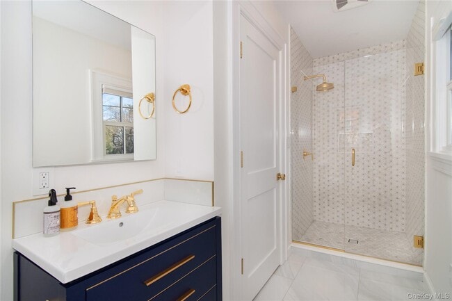 Building Photo - 126 Main St