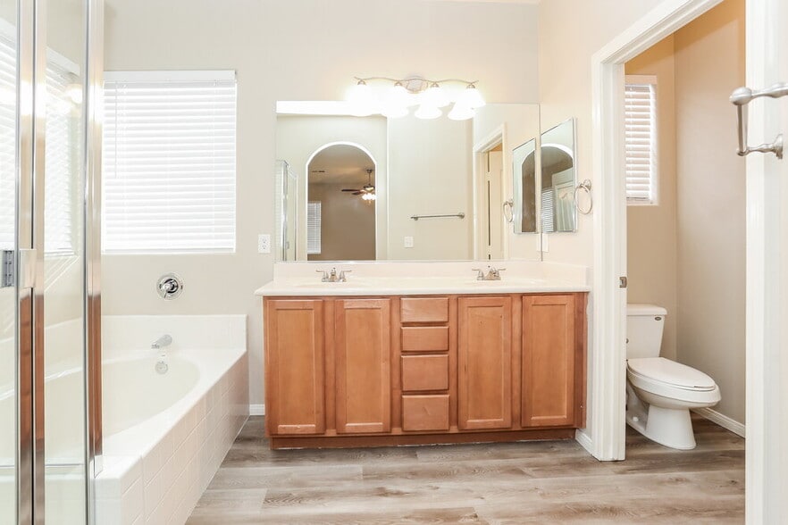 Building Photo - 8908 Brentwood Grove Ct