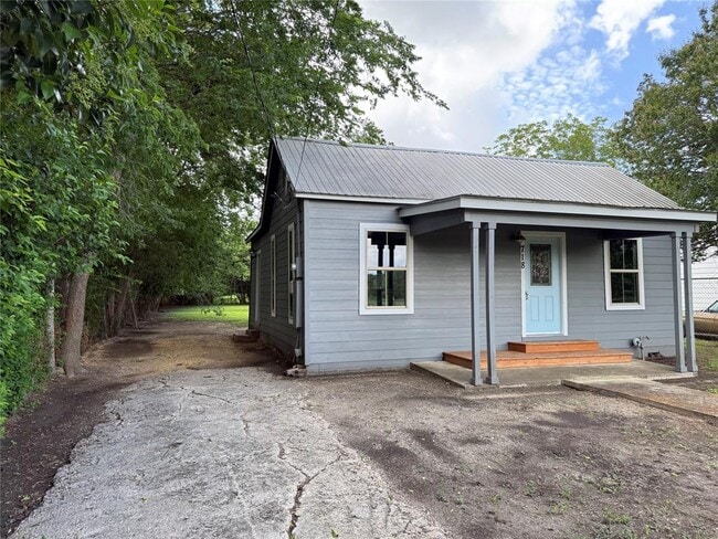 Building Photo - 718 Pear St