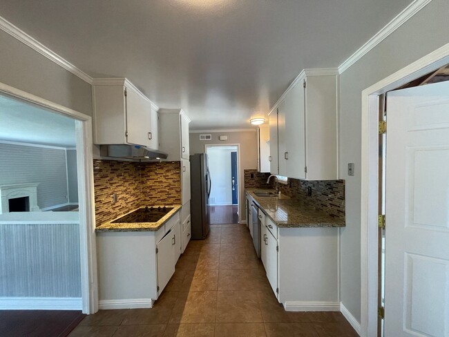 Building Photo - Beautiful Three Bedroom Two Bathroom Home