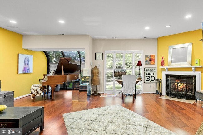 Building Photo - 1410 Chanticleer
