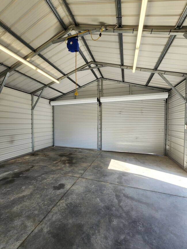 Building Photo - 285 Avena Rd