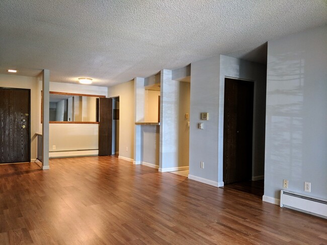 Building Photo - Charming 2 Bed 1.5 Bath Condo Near Microsoft