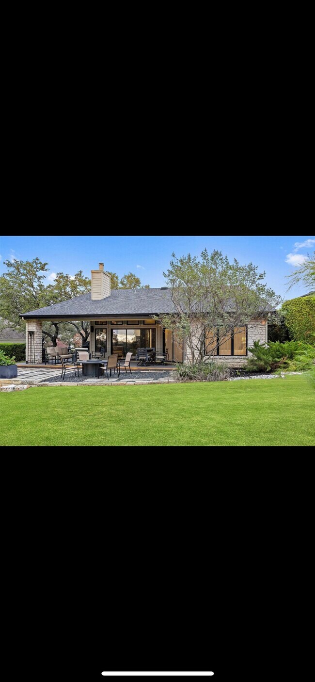 Building Photo - 303 Golf Crest Ln