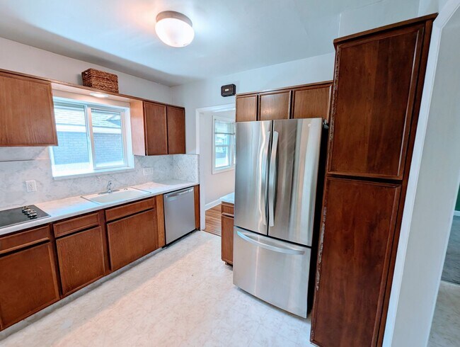 Building Photo - Beautiful Home is Salt Lake City!!!