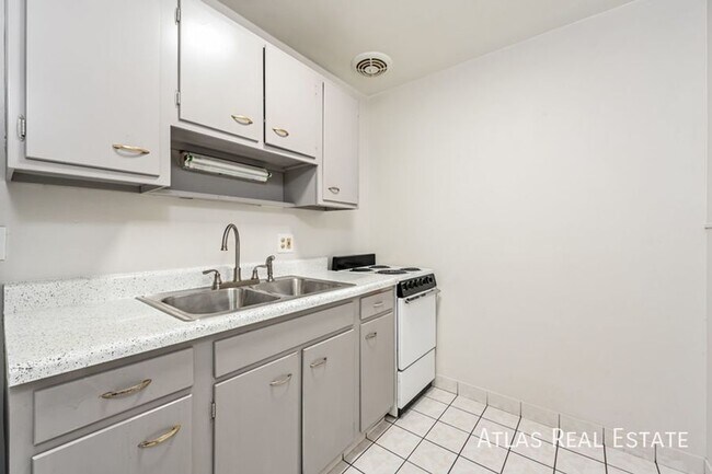 Building Photo - 510 Dayton St