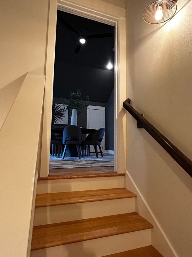 Building Photo - UNFURNISHED Beautiful Large Home Available Now on North Walnut in Fayetteville !!