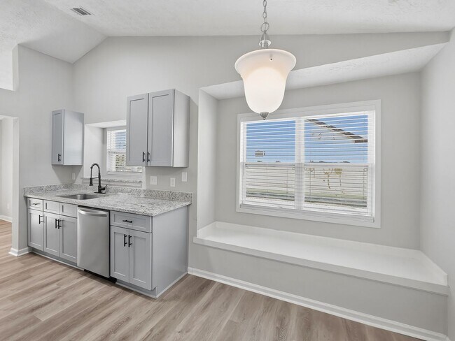 Building Photo - Charming Updated Ranch on Cul-de-Sac with Designer Finishes in Prime Kennesaw Location