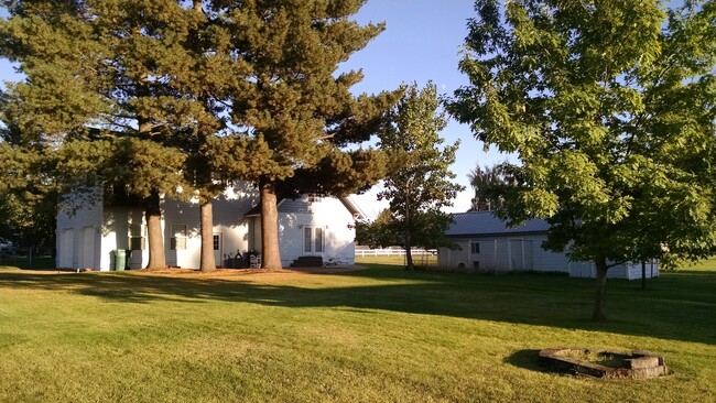 Building Photo - Large Home in Dalton Gardens