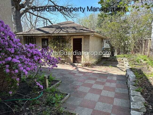 Building Photo - Lake is the Isles Single Family Home, 2 Car Garage, Dishwasher, Fenced Yard