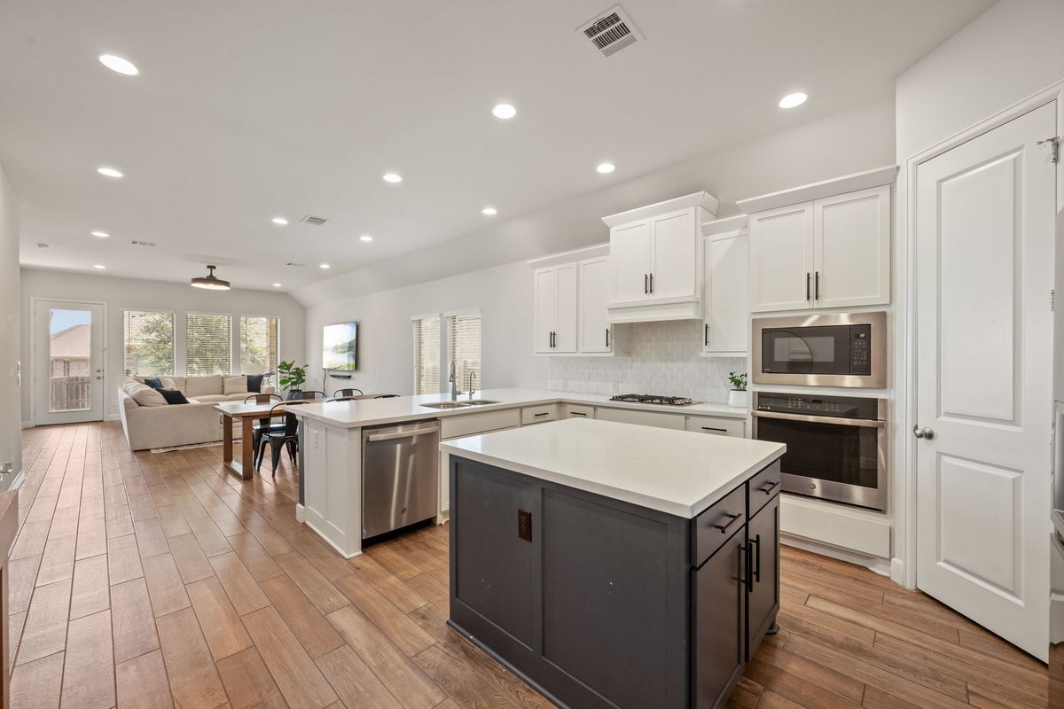 Building Photo - 343 Eagle Ford Dr