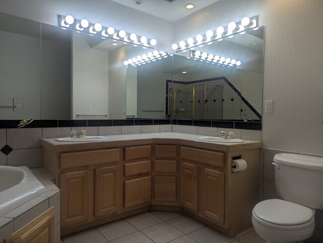 Building Photo - Desirable 55+ Hover Woods Community!