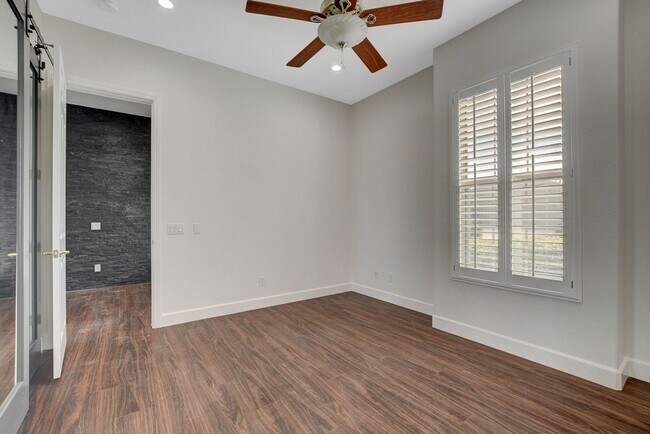 Building Photo - Anthem country Club Golf Community Beauty