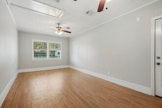 Building Photo - 1502 15th Ave N
