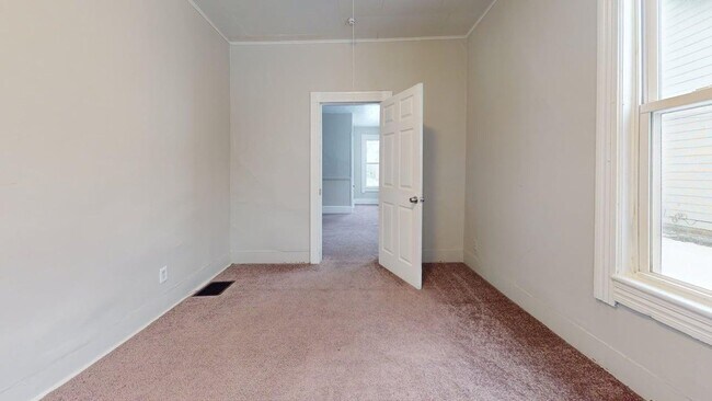 Building Photo - 3130 W 30th St