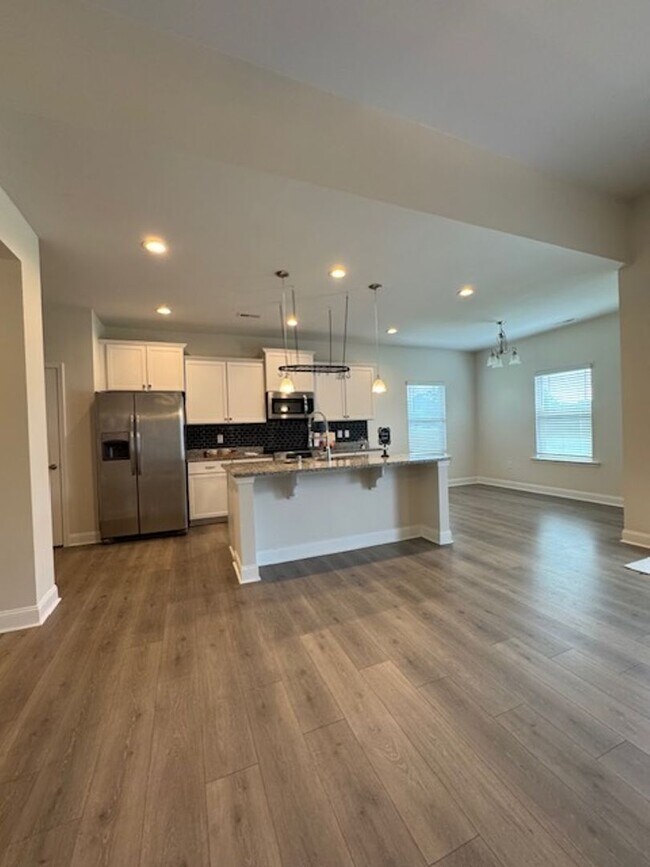 Building Photo - 208 S Merganser Dr