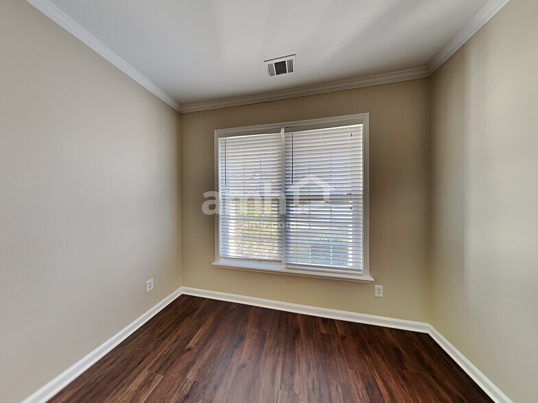 Building Photo - 916 Swallowtail View